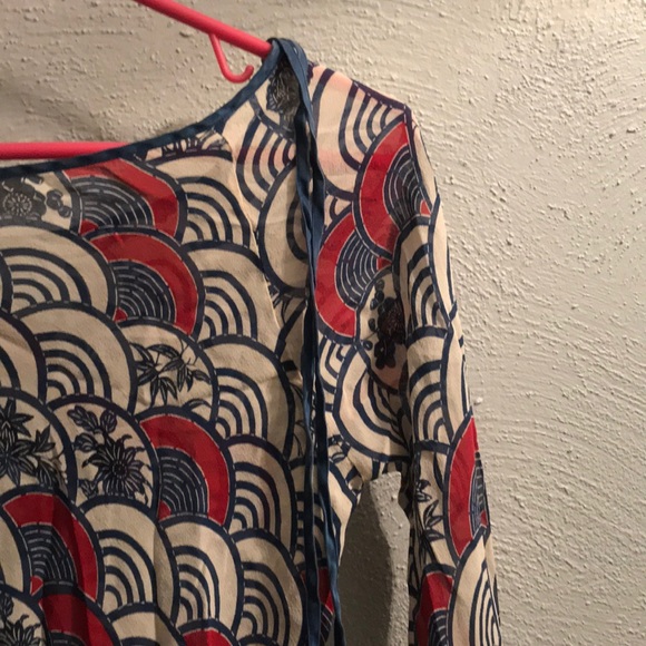 Patterned top - Picture 2 of 3